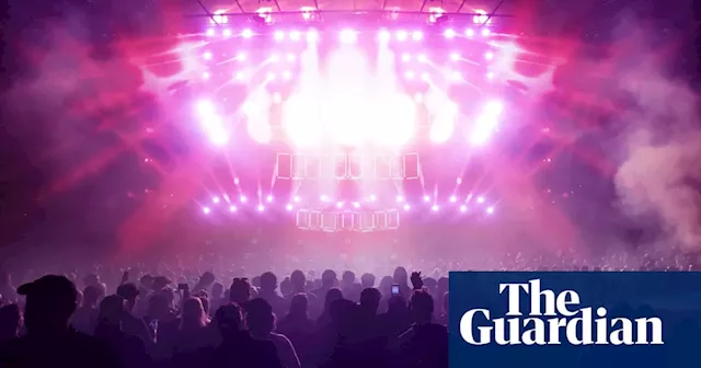 Australian concert goers pay higher fees to ticketing giants than independent agencies, industry modelling shows