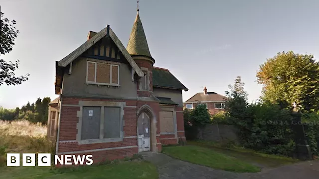 Council puts gothic Grimsby cemetery lodge on market