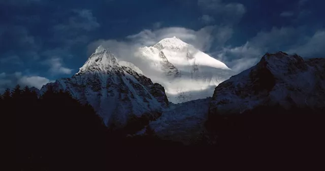 Russian climbers die on Nepal’s Dhaulagiri peak, hiking company says