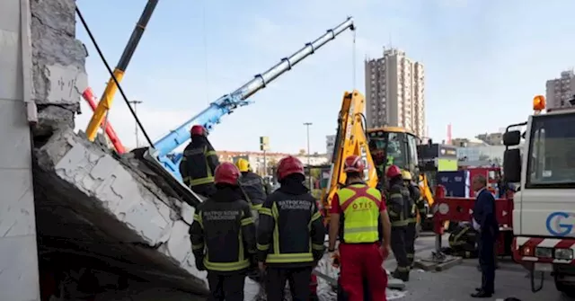 Anti-Corruption Protests in Serbia After Roof Collapse at Train Station Refurbed by Chinese Company Killed 14