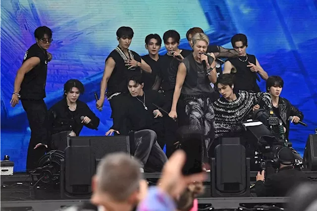 US fans celebrate K-pop group Seventeen amid company tussle