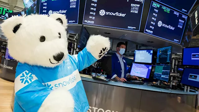 Snowflake shares pop 19% on earnings and revenue beat