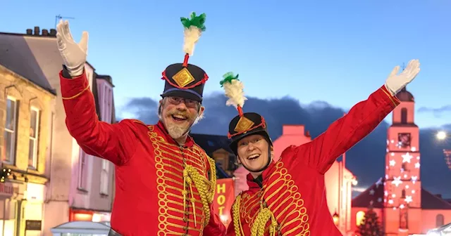 Crowds turn out as Lanark lights up for Christmas and market returns to town