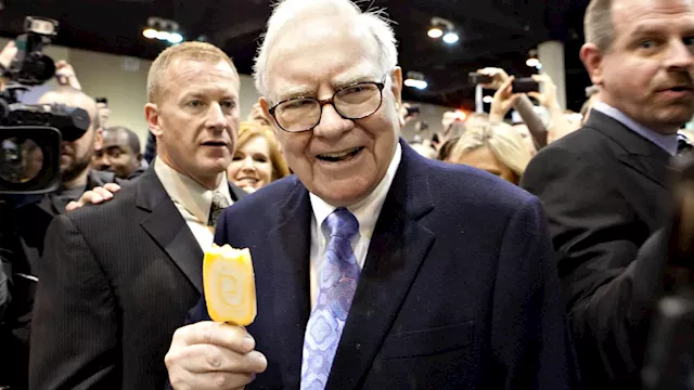 Junk food lover Warren Buffett's new pizza investment fits perfectly in Berkshire's portfolio