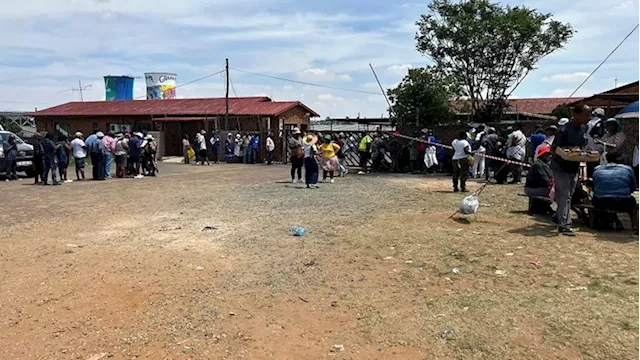 Security beefed up outside Eskom offices in Soweto as deadline nears - SABC News - Breaking news, special reports, world, business, sport coverage of all South African current events. Africa's news leader.