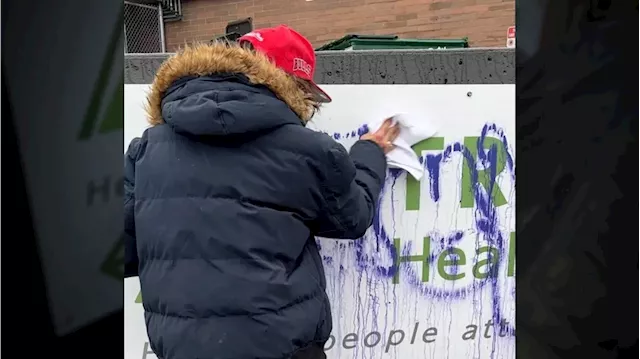 ‘Didn’t have to do this’: Woman lauds Victoria unhoused who ‘spent hours’ cleaning graffiti off business sign