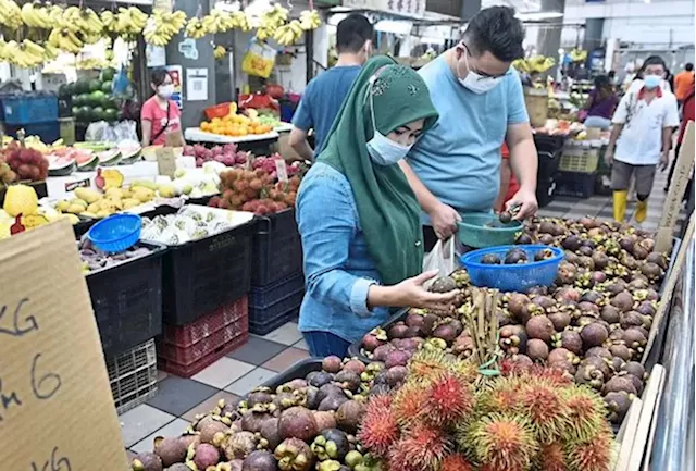 Contrasting Narratives in Malaysia's Fruit Market