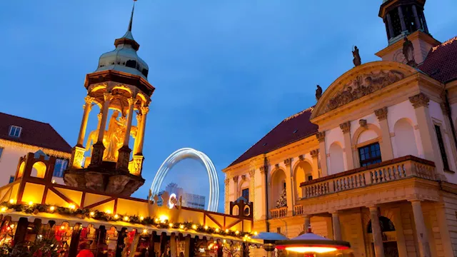 Car drives into people at German Christmas market