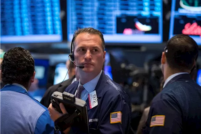 US stocks rise ahead of Powell speech; Salesforce shines, Foot Locker falls