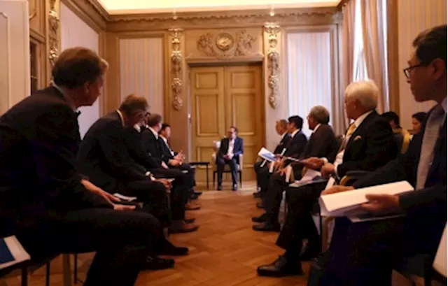 PM Anwar meets top executives of semiconductor company Nexperia in Hamburg