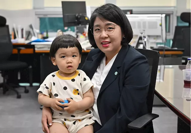 South Korean Company Offers $75,000 Baby Bonus Amid Population Crisis