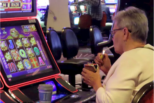 Opponents of smoking in casinos try to enlist shareholders of gambling companies in non-smoking push