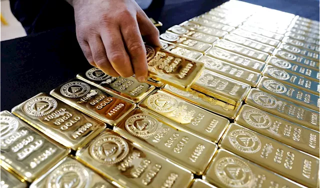 Investors Advised to Choose Physical Gold Over Gold Stocks for Market Volatility