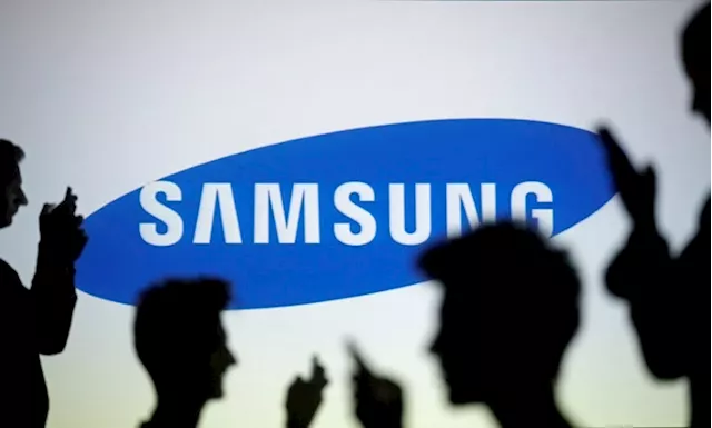 Apple loses top spot to Samsung in global smartphone market