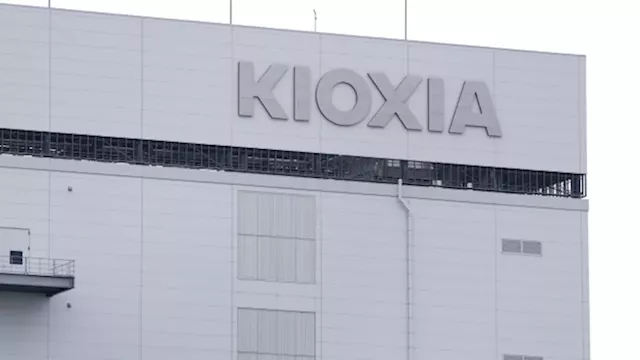 Kioxia Plans to List as Early as October as Merger Talks Stall