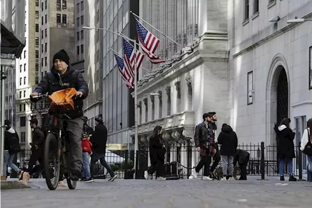 US Stocks Fall as Worries About Interest Rates Persist