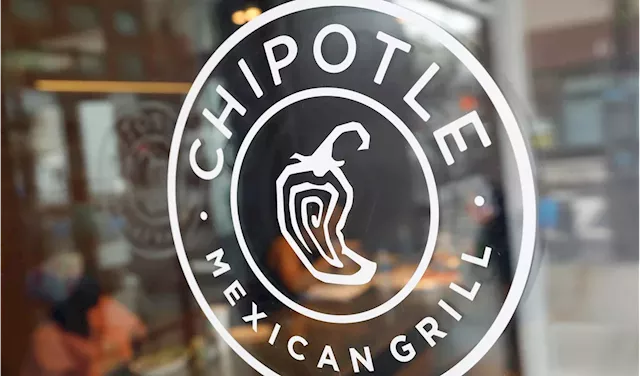 Chipotle is defying restaurant slump as earnings, traffic rise again