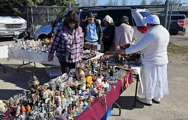 For fans, Kane County Flea Market a shopping staple: ‘It’s just fun’