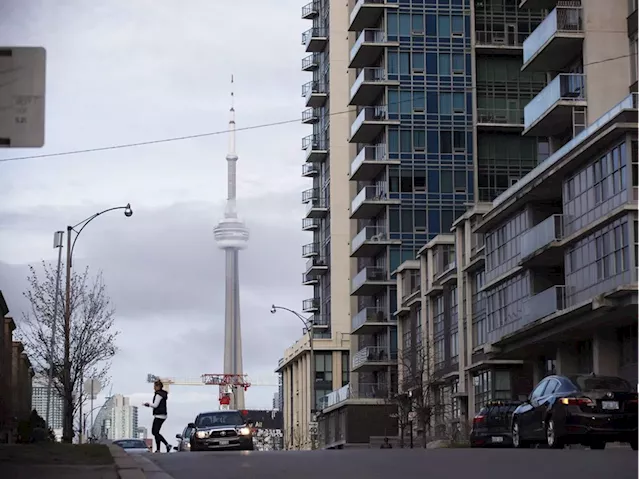 Toronto area condo market rents drop the most in 15 years