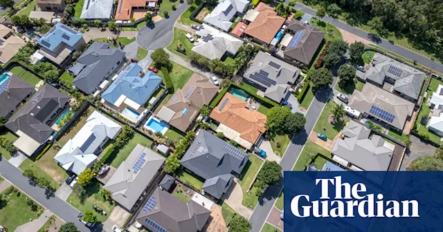 Energy companies charging NSW solar panel owners for exporting power criticised by lobby group