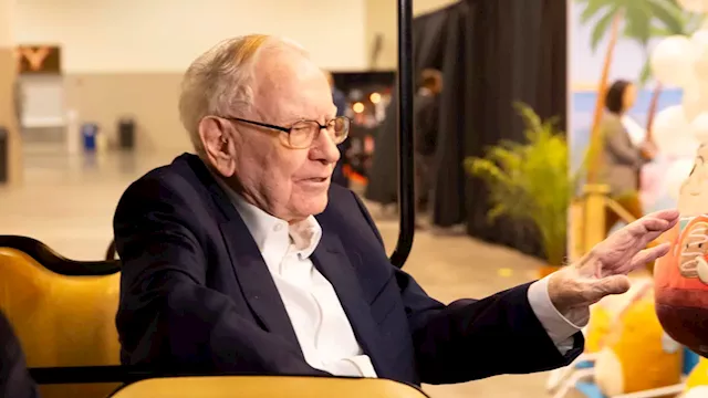 Warren Buffett's Berkshire has been a net seller of stocks for 6 quarters in a row. Here's why