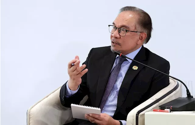 Intensify efforts to help small and medium companies expand overseas market, says Anwar