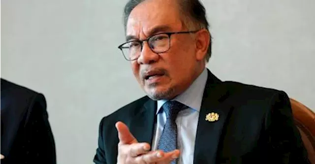 Anwar: Intensify efforts to help small, medium companies expand overseas market