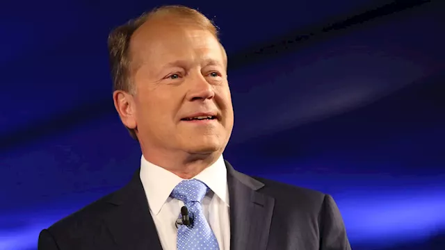 AI will power the stock market for the next decade, former Cisco CEO says