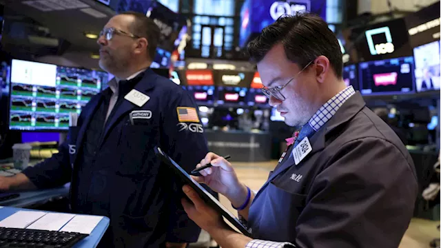 Dow sheds 200 points, FOMC minutes weigh on stocks