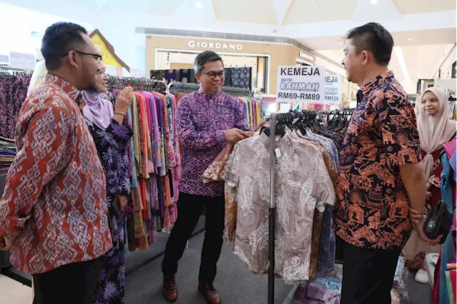 Thursday batik directive for civil servants helps boost local industry