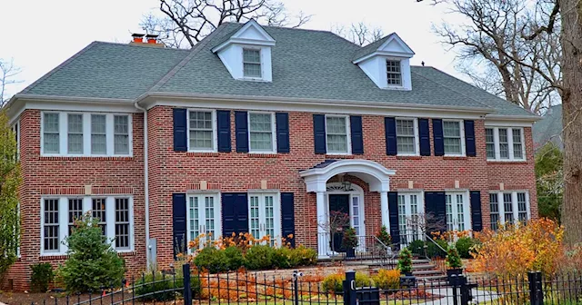 'Home Alone' house in Chicago suburbs hits the market