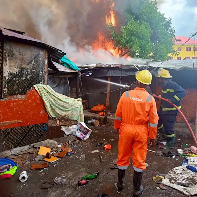 Photos: Inferno guts Tejuosho wooden market in Lagos