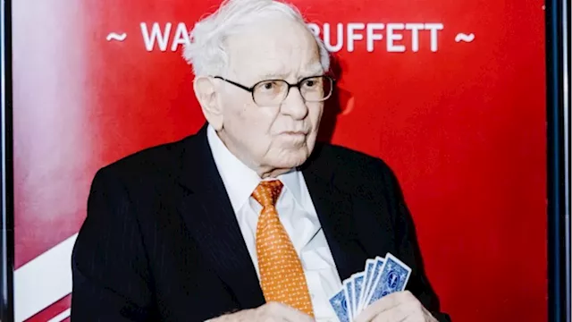 Buffett’s Berkshire Says Cash Hits Record as Earnings Gain