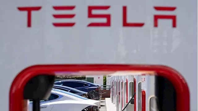 After 20 Tesla crashes since December, U.S. wants answers on how company developed fix in Autopilot recall