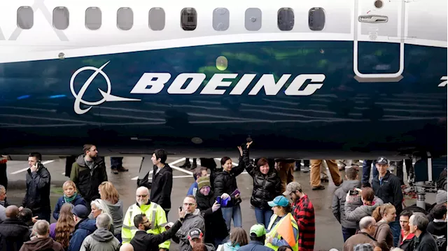 Boeing sales tumble as company gets no orders for 737 MAX for 2nd straight month