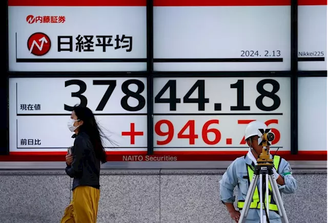 Asia stocks range-bound as EU politics adds new risks