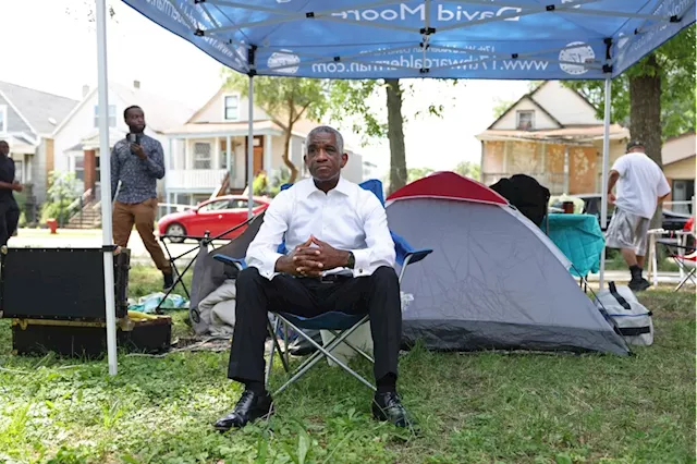 Alderman resumes campout near open-air drug market after weekend shooting halted his publicity campaign