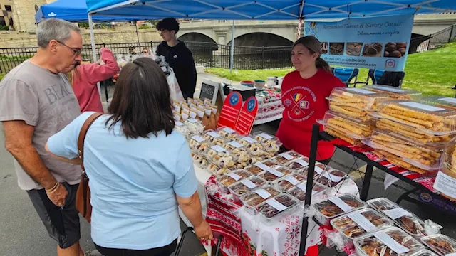 Aurora Farmers Market offers sense of community: ‘Here, I pretty much know everybody’