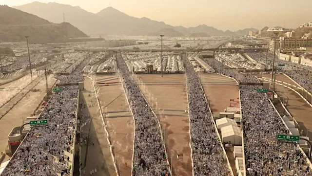 Egypt orders to revoke licenses from Hajj tourism companies over illegal pilgrimages amid reports of hundreds of deaths