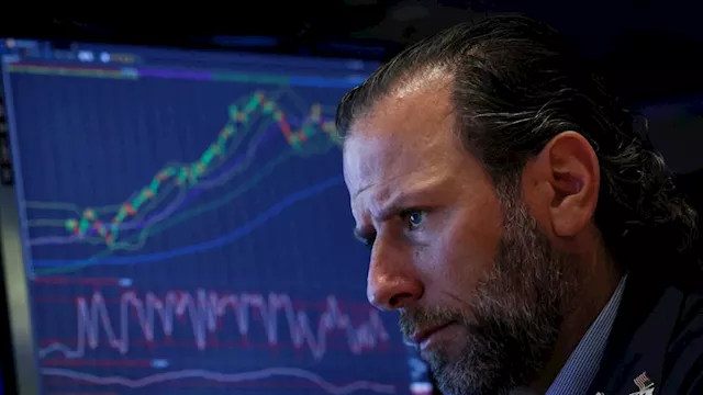 Chart analysts say 'something is not right' with stock market, grow increasingly worried