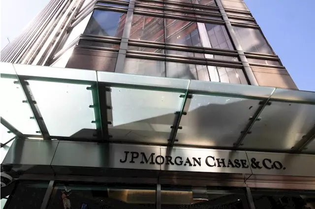 JPMorgan profit jumps on higher investment banking fees, accounting gain