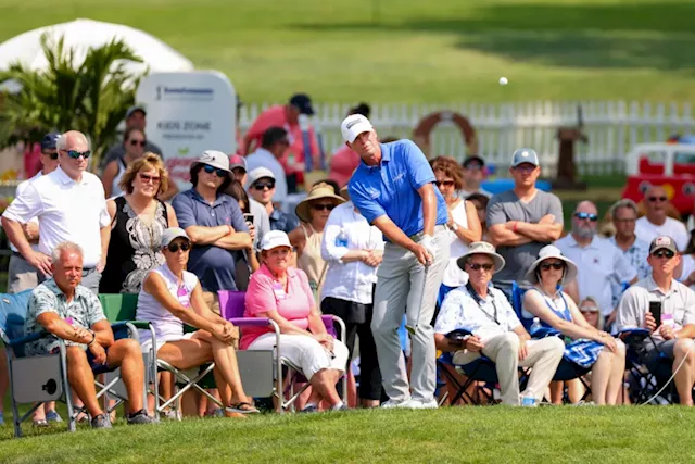 Steve Stricker chips in twice, takes 1-shot lead into Kaulig Companies Championship final round at Firestone