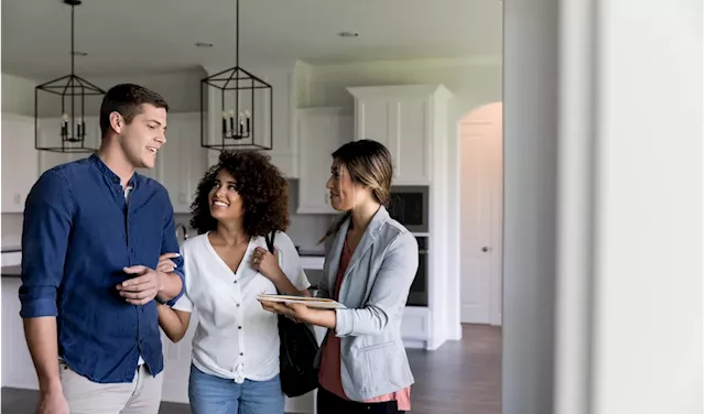 Defining a buyer's market ‘is always a bit tricky,' real estate expert says: 4 signs to monitor