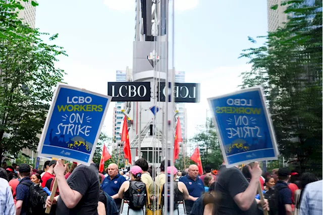 LCBO strike creates uncertainty for restaurants at already difficult time, says industry group