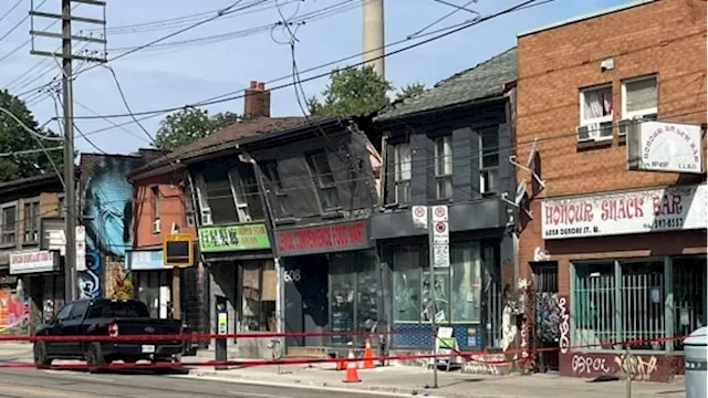 'Leaning' building in Kensington Market may collapse: police