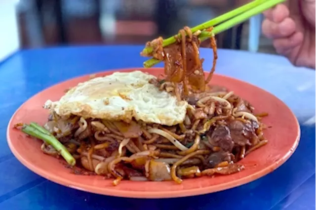 Hunt down this wet market ‘kopitiam’ in Semenyih for ‘char kway teow’ with ‘wok hei’ and ‘seehum’