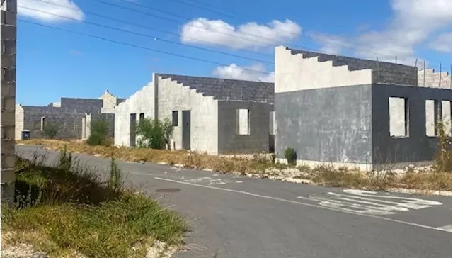 Residents of Mahikeng lament abandoned Marang Estates housing project - SABC News - Breaking news, special reports, world, business, sport coverage of all South African current events. Africa's news leader.