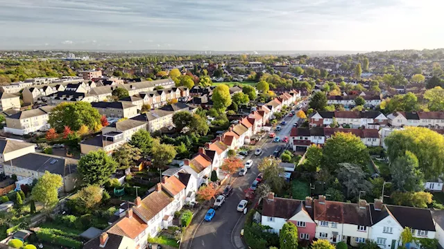 Brits snap up lower mortgage deals as BOE rate cut boosts property market