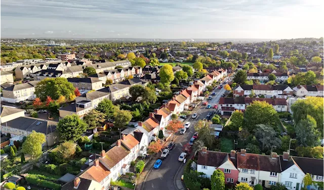 Brits snap up lower mortgage deals as Bank of England rate cut boosts property market