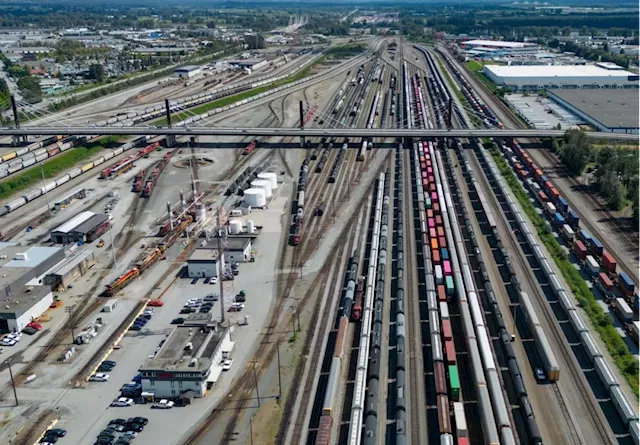 'Unacceptable': Business groups say rail stoppage would hit grain, groceries and more